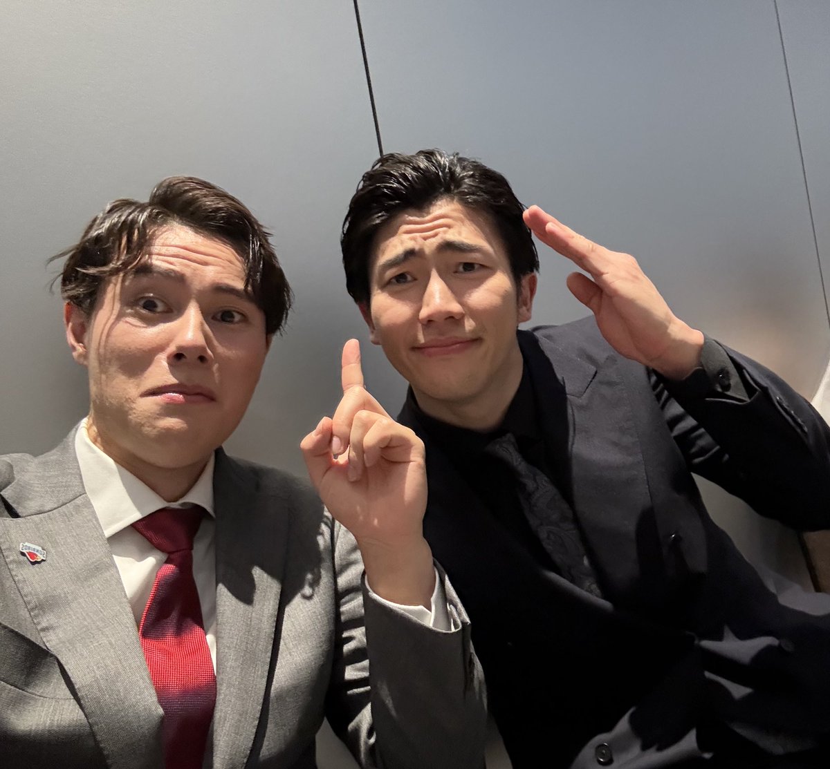 1人オールバックでめっちゃ気合い入ってる人いたから写真撮ってもらった！
Who are you??
#彼帰りの新幹線の心配してた