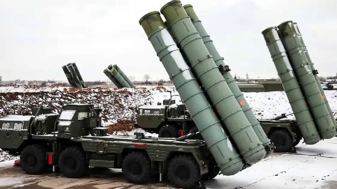 _S_Nit.. (@_s_nit) on Twitter photo #OperationSindoor2
#IndiaPakistanWar
рднрд╛рд░рдд рдиреЗ рд╣рд╛рд▓ рд╣реА рдореЗрдВ рдЕрдкрдиреА рд░рдХреНрд╖рд╛ рдХреНрд╖рдорддрд╛рдУрдВ рдореЗрдВ рдПрдХ рдмрдбрд╝реА рд╕рдлрд▓рддрд╛ рджрд░реНрдЬ рдХреА рдЬрдм рдЕрддреНрдпрд╛рдзреБрдирд┐рдХ S-400 рдЯреНрд░рд╛рдпрдореНрдл рдПрдпрд░ рдбрд┐рдлреЗрдВрд╕ рд╕рд┐рд╕реНрдЯрдо рдиреЗ рдкрд╛рдХрд┐рд╕реНрддрд╛рдиреА рдУрд░ рд╕реЗ рджрд╛рдЧреА рдЧрдИ рдХрдИ рдорд┐рд╕рд╛рдЗрд▓реЛрдВ рдХреЛ рдкрд▓рднрд░ рдореЗрдВ рдирд╖реНрдЯ рдХрд░ рджрд┐рдпрд╛. рднрд╛рд░рддреАрдп рд╕реЗрдирд╛ рдиреЗ рдЗрд╕ рдбрд┐рдлреЗрдВрд╕ рд╕рд┐рд╕реНрдЯрдо рдХреЛ рд╕реБрджрд░реНрд╢рди рдЪрдХреНрд░ рдХрд╛ рдирд╛рдо рджрд┐рдпрд╛ рд╣реИ. #OperationSindoor2
#IndiaPakistanWar
рднрд╛рд░рдд рдиреЗ рд╣рд╛рд▓ рд╣реА рдореЗрдВ рдЕрдкрдиреА рд░рдХреНрд╖рд╛ рдХреНрд╖рдорддрд╛рдУрдВ рдореЗрдВ рдПрдХ рдмрдбрд╝реА рд╕рдлрд▓рддрд╛ рджрд░реНрдЬ рдХреА рдЬрдм рдЕрддреНрдпрд╛рдзреБрдирд┐рдХ S-400 рдЯреНрд░рд╛рдпрдореНрдл рдПрдпрд░ рдбрд┐рдлреЗрдВрд╕ рд╕рд┐рд╕реНрдЯрдо рдиреЗ рдкрд╛рдХрд┐рд╕реНрддрд╛рдиреА рдУрд░ рд╕реЗ рджрд╛рдЧреА рдЧрдИ рдХрдИ рдорд┐рд╕рд╛рдЗрд▓реЛрдВ рдХреЛ рдкрд▓рднрд░ рдореЗрдВ рдирд╖реНрдЯ рдХрд░ рджрд┐рдпрд╛. рднрд╛рд░рддреАрдп рд╕реЗрдирд╛ рдиреЗ рдЗрд╕ рдбрд┐рдлреЗрдВрд╕ рд╕рд┐рд╕реНрдЯрдо рдХреЛ рд╕реБрджрд░реНрд╢рди рдЪрдХреНрд░ рдХрд╛ рдирд╛рдо рджрд┐рдпрд╛ рд╣реИ.