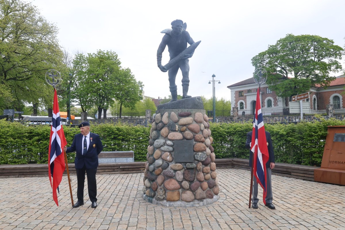 UK Forces Tracker (@ukforcestracker) on Twitter photo HMS St Albans' ship's company participate in VE Day 80 events in Oslo, Norway.
Norwegian OPV KV Jan Mayen seen in the background.
(Src/img: <a href="/HMSStAlbans/">HMS St Albans</a>) HMS St Albans' ship's company participate in VE Day 80 events in Oslo, Norway.
Norwegian OPV KV Jan Mayen seen in the background.
(Src/img: <a href="/HMSStAlbans/">HMS St Albans</a>)