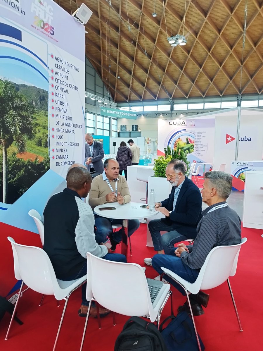 Cámara de Comercio de Cuba (@camara_comercio) on Twitter photo 🌱 Iniciamos con entusiasmo el primer día de #Macfrut2025.
Sostuvimos reuniones estratégicas con empresas del <a href="/MinagCuba/">Ministerio de la Agricultura de Cuba</a>, reforzando compromisos hacia una agricultura sostenible.
#AgriculturaSostenible #AlianzasEstratégicas #CubaItalia #ComercioExterior 🌱 Iniciamos con entusiasmo el primer día de #Macfrut2025.
Sostuvimos reuniones estratégicas con empresas del <a href="/MinagCuba/">Ministerio de la Agricultura de Cuba</a>, reforzando compromisos hacia una agricultura sostenible.
#AgriculturaSostenible #AlianzasEstratégicas #CubaItalia #ComercioExterior