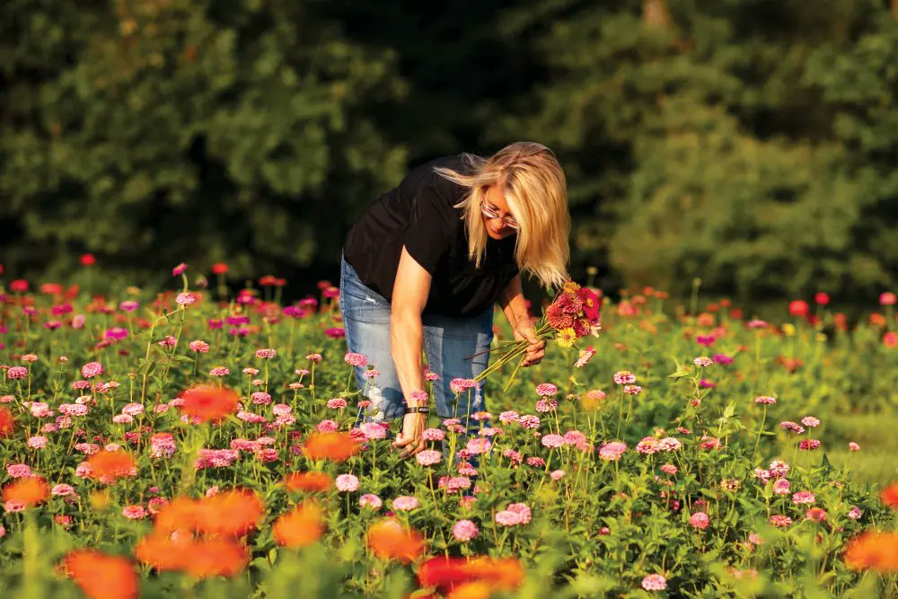 ILPartners's tweet image. Wild Child Flower Farm in Sumner grows 20 rows of zinnias, sunflowers and more from July through September. Enter to win a gift certificate for their U-pick flowers this summer here! 🌼
📸: Kelsey Wolfe Photography
ilfbpartners.com/family/made-in…