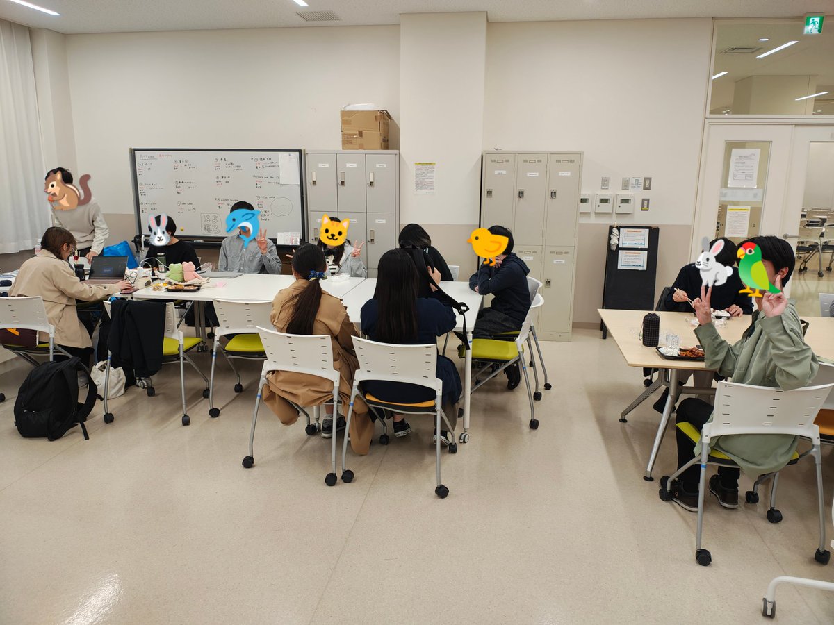 ✨
　人がいっぱい…！
　　　　　　　　  ✨
本日は活動日でした！
なんと見学者が3人も来てくれて、なんとなんと、3人とも加入してくれました！
これからはもっと楽しく賑やかになりそうです🐰
#関西学院大学 #アカデミックコモンズ #関学