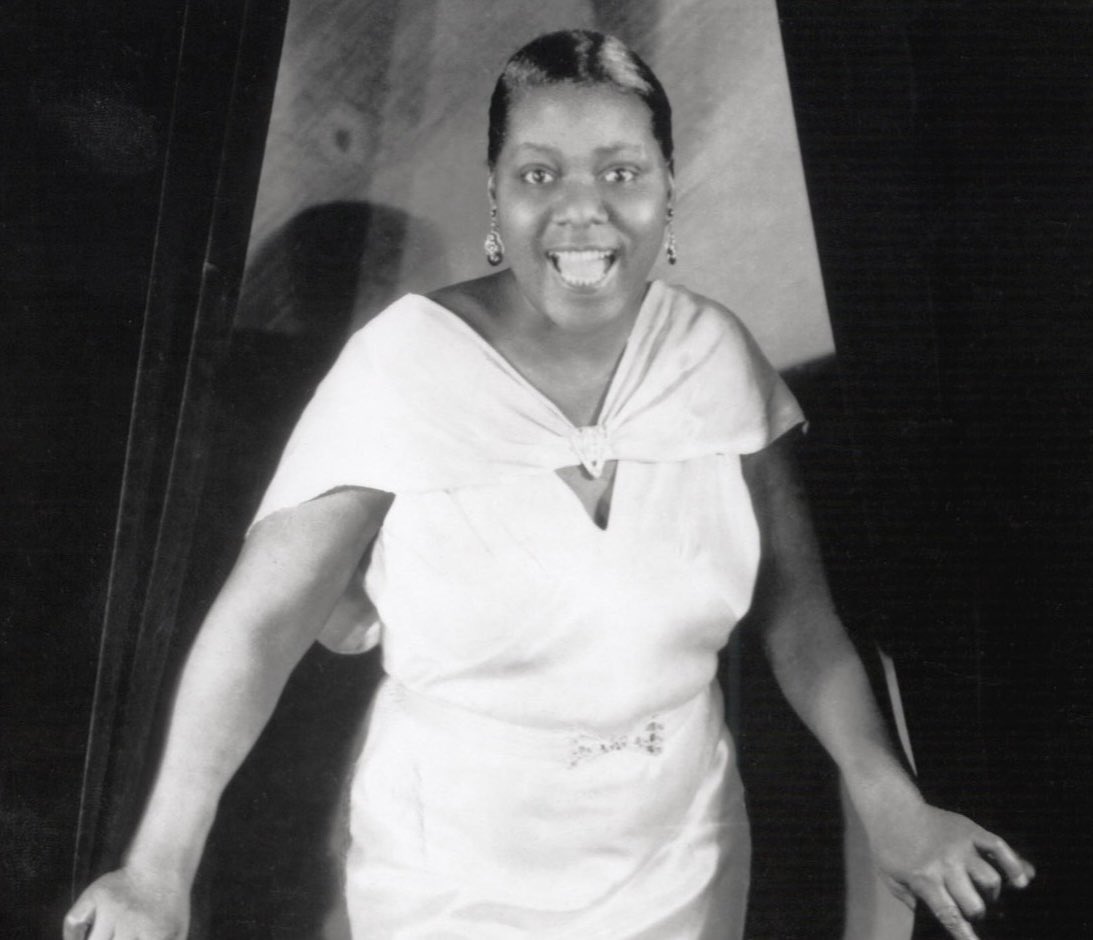 Cazca bu hafta blues imparatoriçesi Bessie Smith’i konuk ediyor #bessiesmith #cazca Müziğin Özgür Dili her perşembe 21:00, her cuma 14:00, bekliyorum...Firuz Soyuer @joyjazzradio #cazhayattir karnaval.com/joyjazz