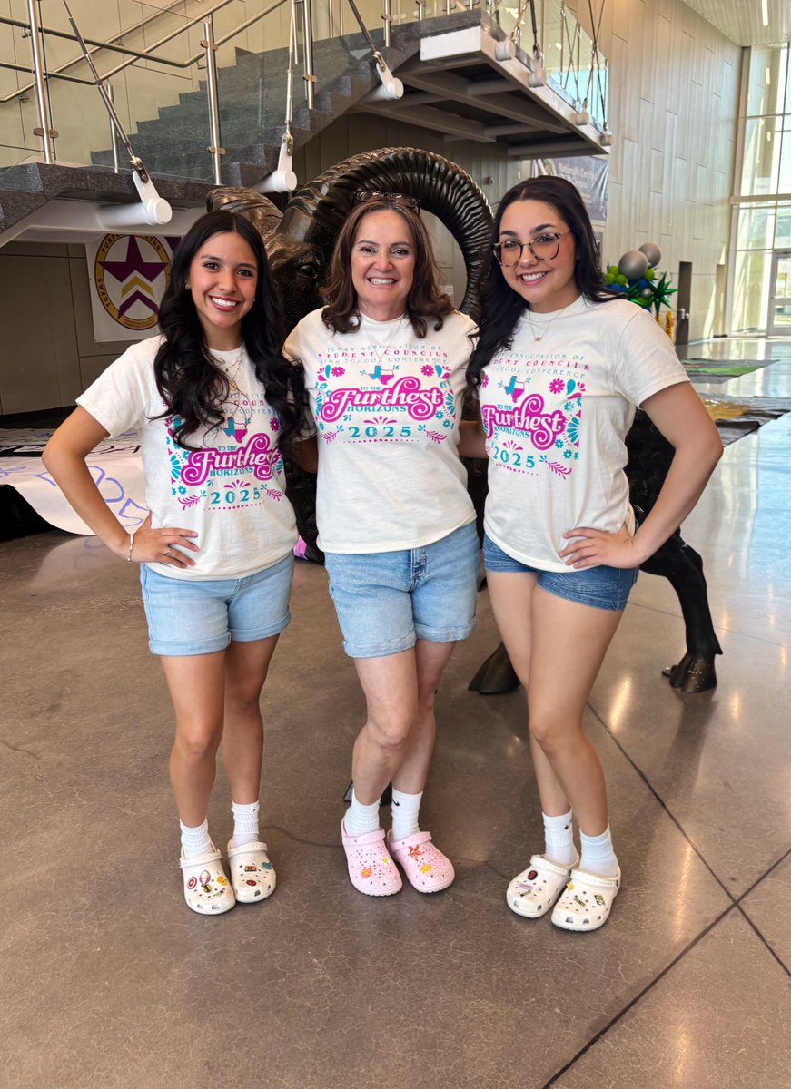 Ana Player (@anaplayer_mhs) on Twitter photo Always a good day when I get to twin with my girls ๐#WickedFunTeacherAppreciationWeek <a href="/MontwoodHS/">David Herrera</a> <a href="/mhsco_2025/">Montwood Class of 2025</a> <a href="/mhs_class_of_26/">mhs_class_of_26</a> Always a good day when I get to twin with my girls ๐#WickedFunTeacherAppreciationWeek <a href="/MontwoodHS/">David Herrera</a> <a href="/mhsco_2025/">Montwood Class of 2025</a> <a href="/mhs_class_of_26/">mhs_class_of_26</a>