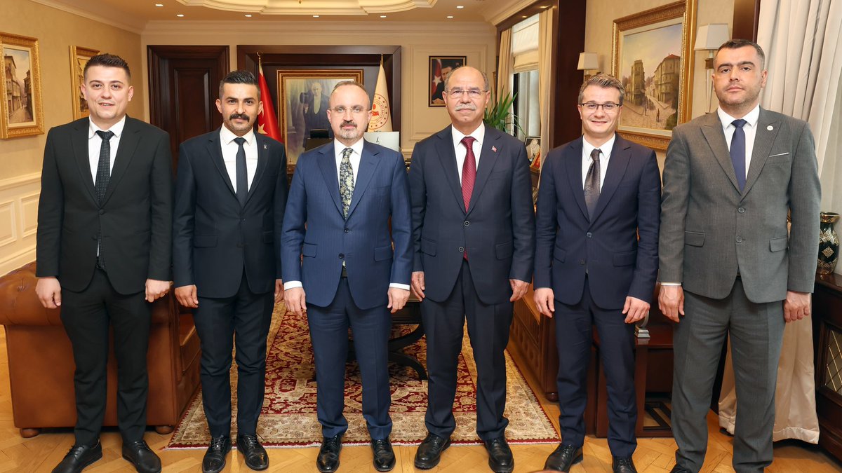 mdurmusoglu's tweet image. Ülkemizin dört bir yanında memleketi için azimle çalışmaya devam eden birbirinden değerli genç hemşehrilerimizle birlikte İçişleri Bakan Yardımcımız Sayın @turanbulent’i ziyaret ettik; gündemden geleceğe dair çok samimi bir muhabbet imkânı bulduk.

Gençlerimizin rol modellerinden…