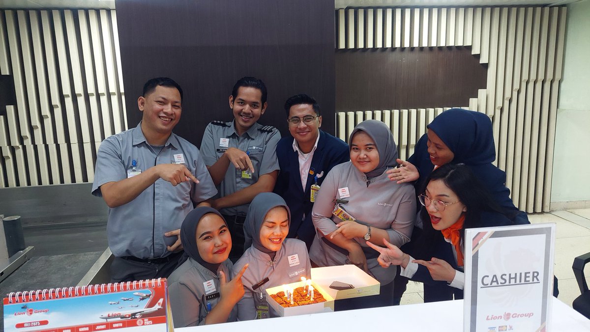Indria_bebz's tweet photo. Blessed🤍🤍🤍,,, dikelilingi orang - orang baik🥰😇

#birthdaytome#7mei#taurusgirl https://t.co/y9caSW4Aua