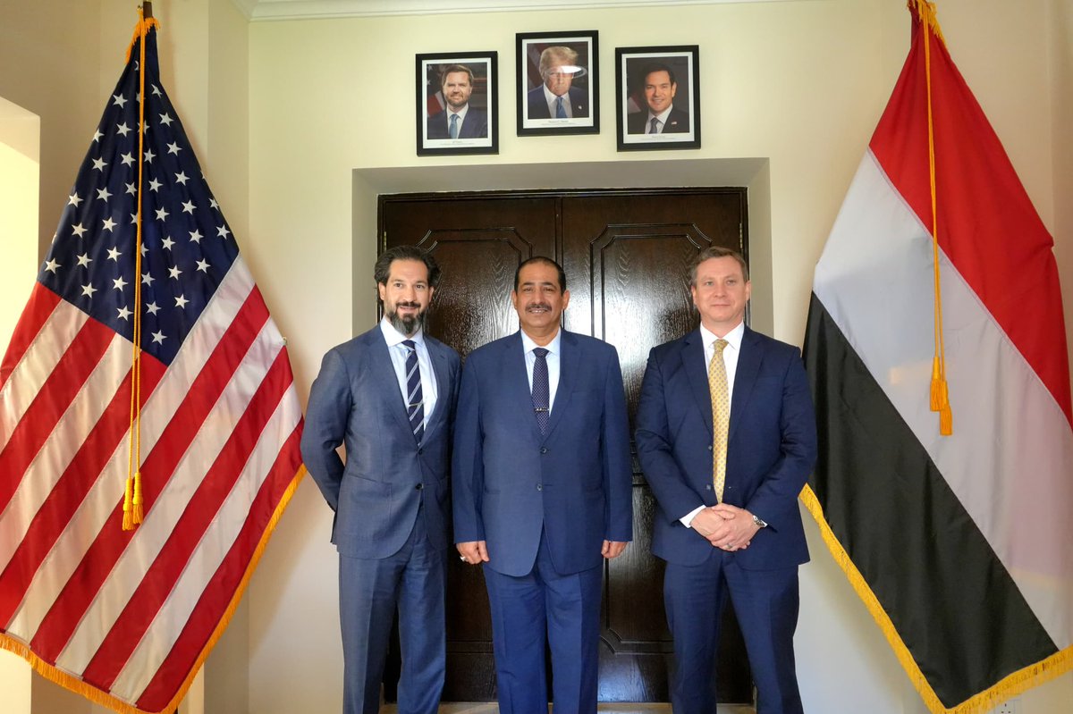 وزير الداخلية يلتقي القائم بأعمال السفير الأمريكي ويبحثان التعاون الأمني ومكافحة الإرهاب

الإعلام الأمني – الرياض

التقى وزير الداخلية اللواء الركن إبراهيم علي حيدان، اليوم، السيد جوناثان بيتشا، القائم بأعمال سفير الولايات المتحدة الأمريكية لدى بلادنا.

وبحث اللقاء سبل تعزيز