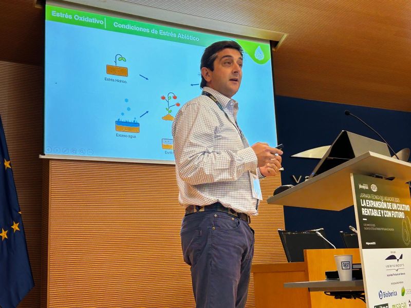 bioatlantis's tweet image. Our Chief Agronomist Andrés Bascopé speaking at the Avocado Technical Conference 2025 in Valencia, Spain. His presentation discussed how #BioAtlantis' technology can help mitigate the impact of Oxidative Stress in the #Avocado crop and improve profitability for growers.