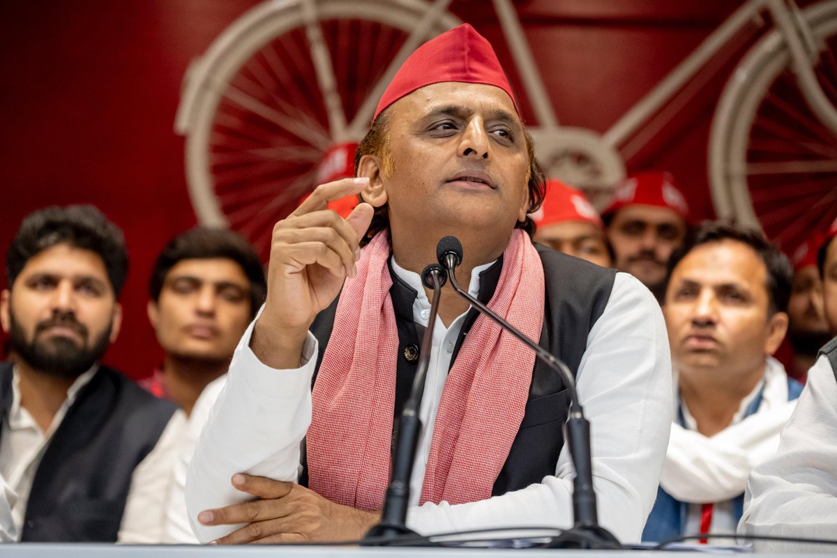 yadavakhilesh's tweet image. ‘छात्र’ कमाल दिखाएंगे
पीडीए सरकार बनाएंगे!

आज लखनऊ में सपा की ऊर्जावान ‘छात्र सभा’ के बीच।