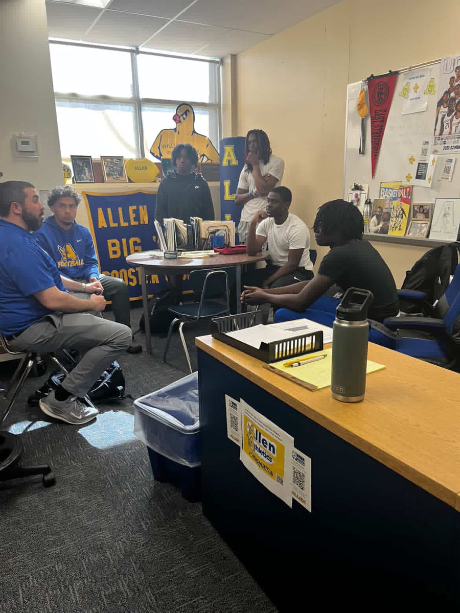 Kymahni Moss (C/O 2026) (@kymahnimoss08) on Twitter photo Thank you <a href="/Coach_Handy73/">Zach Handy</a> for coming to see me and the guys today,we look forward to getting to know more about your program and contributing in the future #GoDips Thank you <a href="/Coach_Handy73/">Zach Handy</a> for coming to see me and the guys today,we look forward to getting to know more about your program and contributing in the future #GoDips
