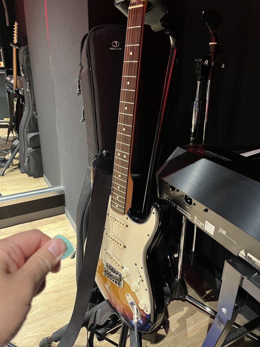 otake_ningen's tweet photo. スタジオ頑張りますた🎸 https://t.co/vCJ6jSNzpk
