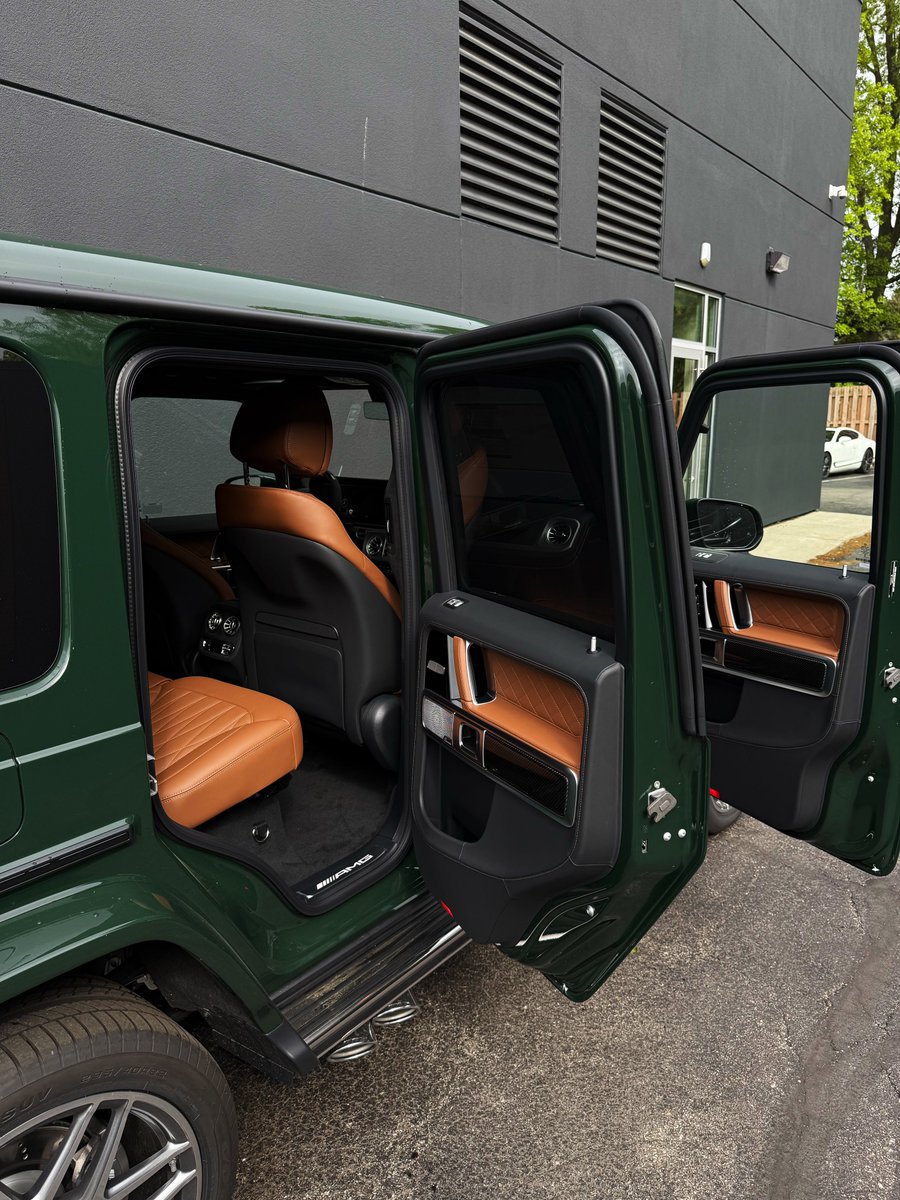 JoeW6_'s tweet image. My favorite G63 I spec’d this year.. Deep Green on Saddle Brown