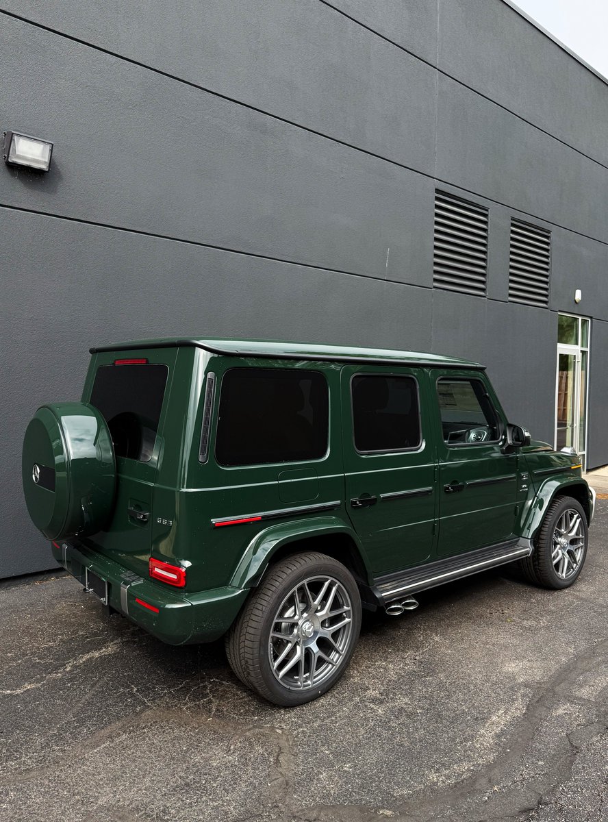 JoeW6_'s tweet image. My favorite G63 I spec’d this year.. Deep Green on Saddle Brown