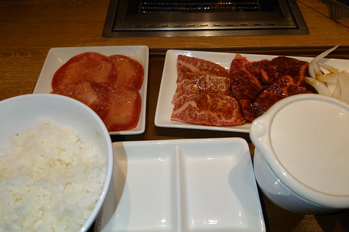 今日の晩飯

一人焼肉出来る幸せ
ここと安々くらいかな
＃釣具とめし ＃焼肉ライク