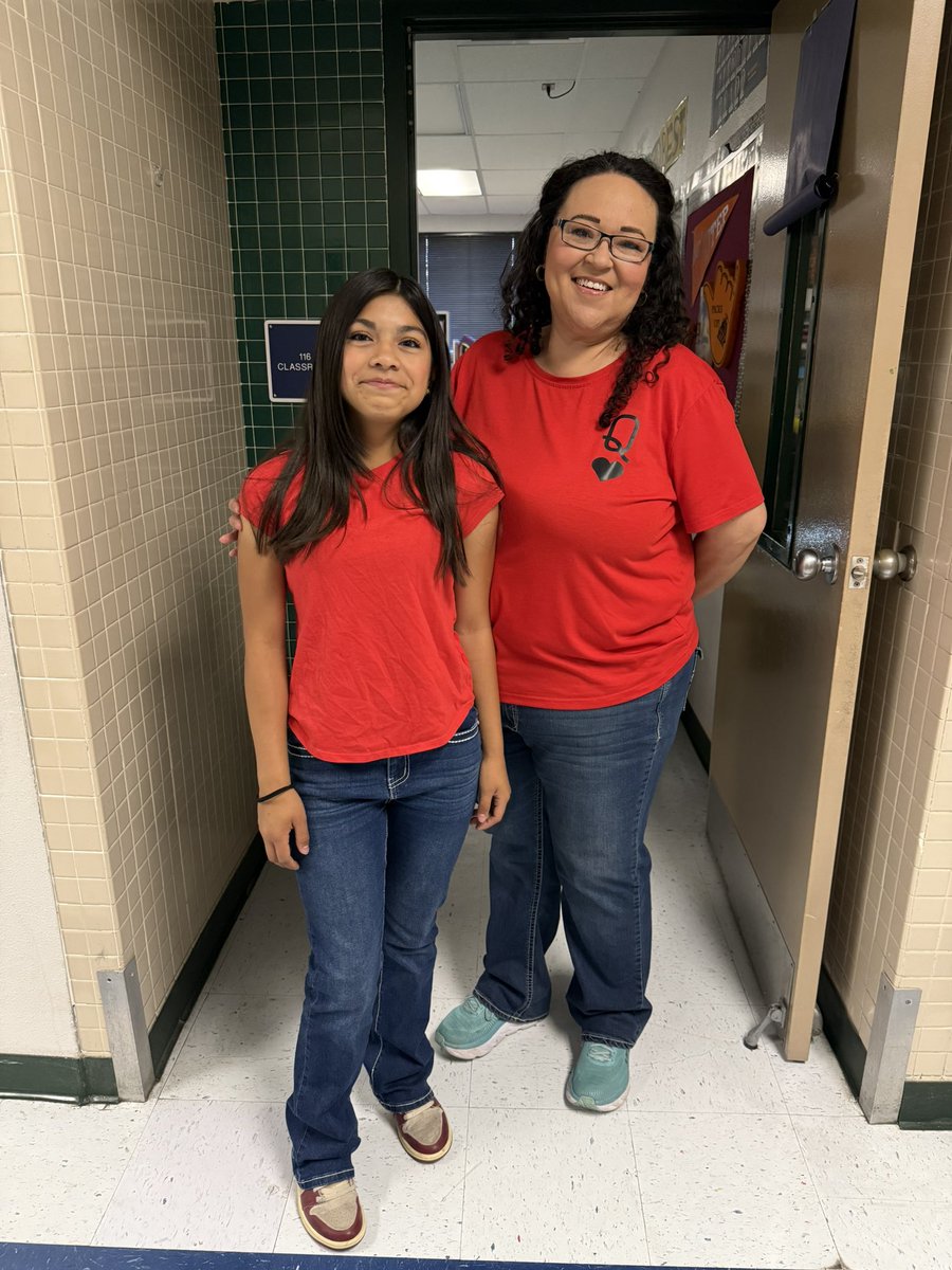 Isabel Martinez (@imartinez319) on Twitter photo Dress like your favorite teacher day <a href="/Slider_Middle/">William D. Slider Middle School</a>!π #TeacherAppreciationWeek Dress like your favorite teacher day <a href="/Slider_Middle/">William D. Slider Middle School</a>!π #TeacherAppreciationWeek