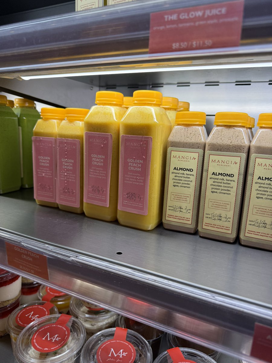Mangia_NYC's tweet image. Taste the summer with our new golden peach crush smoothie 😍 #summer #smoothies #mangianyc