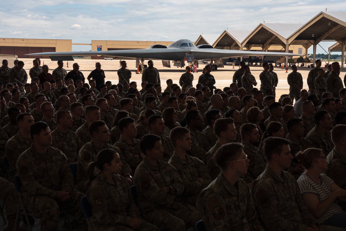 Whiteman_AFB's tweet image. Gen. Anthony Cotton, commander of @US_STRATCOM, presents the 2024 Omaha Trophy to the 509th Bomb Wing at Whiteman AFB, Missouri. The 509th BW earned this award by being selected as the top performing strategic bomber unit in USSTRATCOM.
