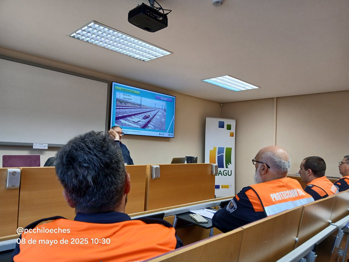 🔶🔷🔶 La formación📚 es fundamental en cualquier sistema de emergencias🚨  y nuestros voluntari@s 🦺🦺 esta mañana  realizan el curso INTERVENCION EN INFRAESTRUCTURAS FERROVIARIAS EN EMERGENCIAS 🚄🚅🚆🚇🚈.
 En Guadalajara impartido por la escuela de seguridad de JCCM.