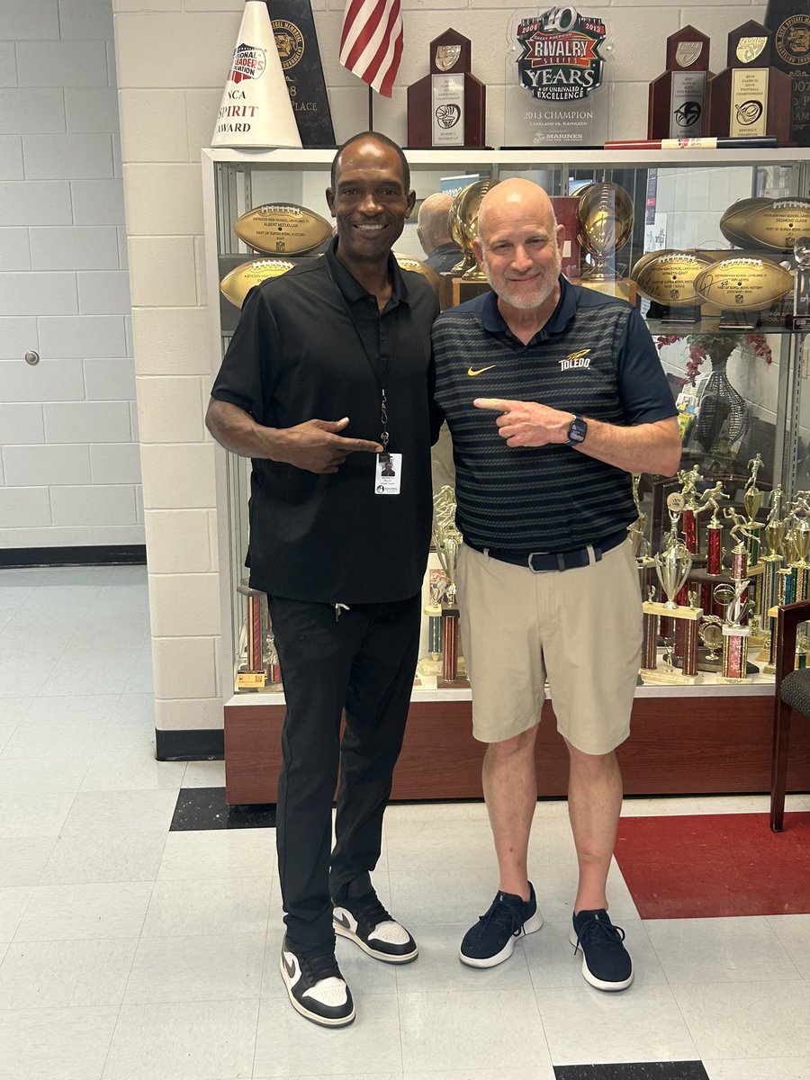 KHSRedDevilsFB's tweet photo. Big thanks to Toledo Football and the legendary Coach Weiner for taking the time to visit the Kathleen High School Football Program!

#KathleenFootball #ToledoFootball #CoachWeiner #BuildingChampions #FutureRedDevils https://t.co/9K3vTUsIIO