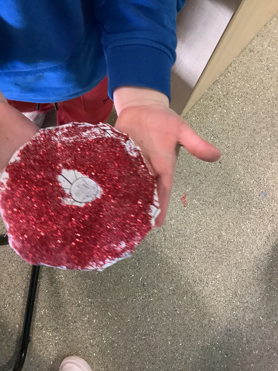We made poppies to remember those who fought in the war #VEDay80 #eyfs
