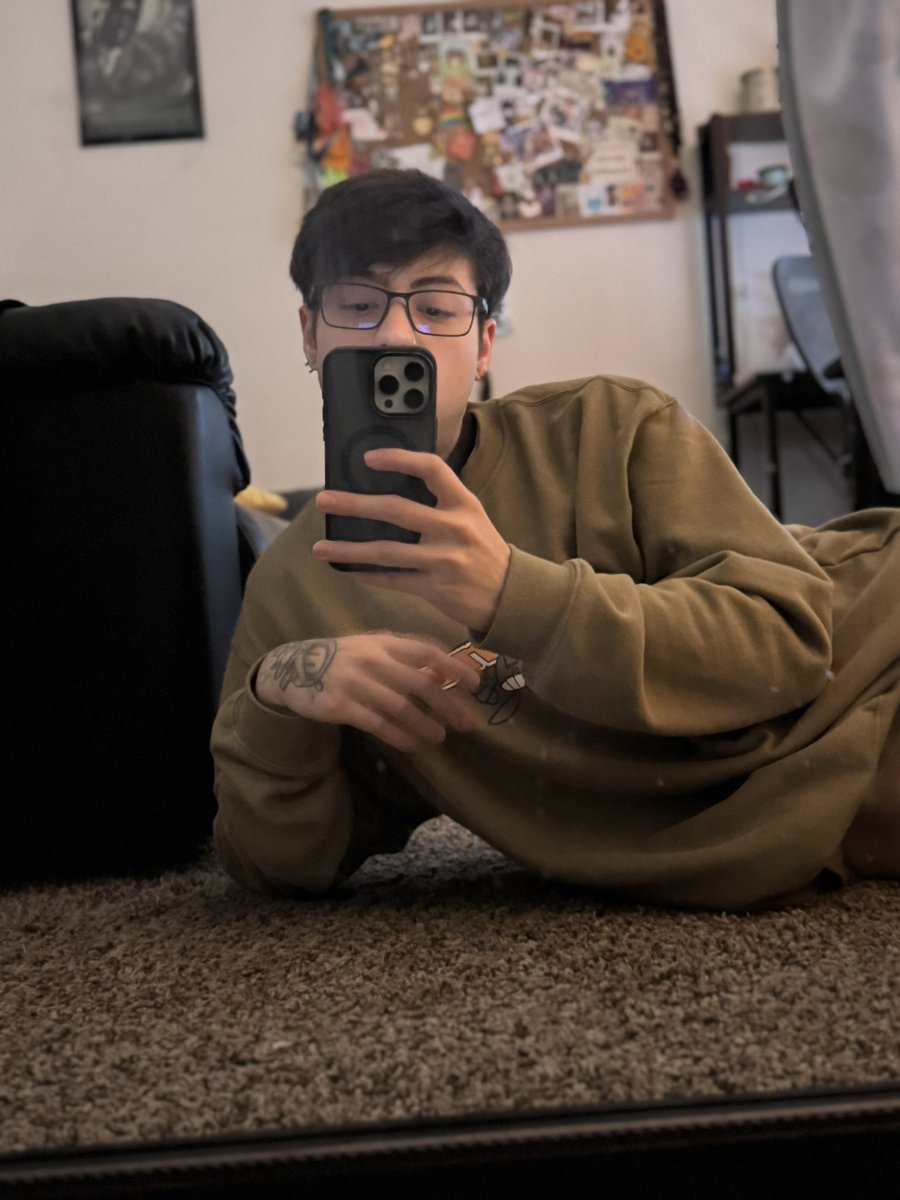 at fwa but keepin it lowkey. no suit
feel free to chat it up if you see me =w= and mutuals hmu ofc