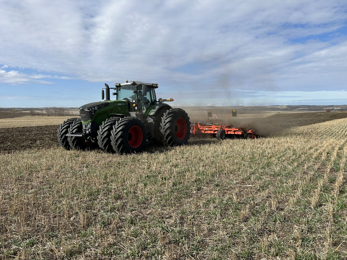 dhebert1996's tweet image. Get the perfect seedbed with the Kubota high speed disk. Kubota’s conical disks design paired with lateral gang adjustment gives you the perfect cut throughout the entire disk life! Don’t compromise on the perfect seed bed with the CD2701T! #kubota #plant25