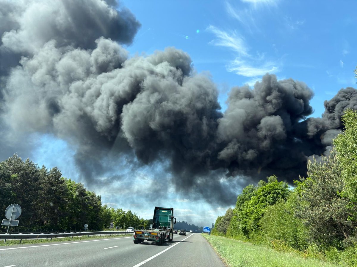 Zeer grote brand in winkelboulevard