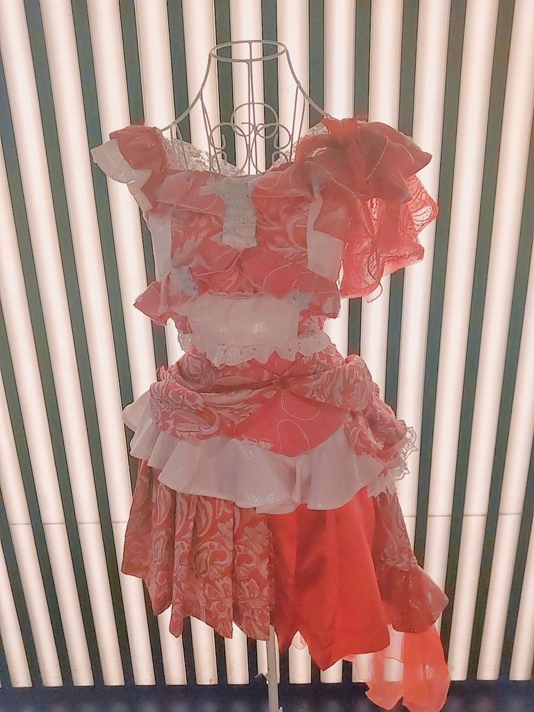 本日のせのんさんはポニーテールを基本に髪を編み込み、リボンをつけて華やかな雰囲気。大きなライブでは髪をおろしてウエーブにするので、珍しい。
声がよく出ていた。｢リピートHesitation｣はメドレーのため、サビ始まりで変則的であった。其れでもソロパートの音の安定感は素晴らしく驚いた。