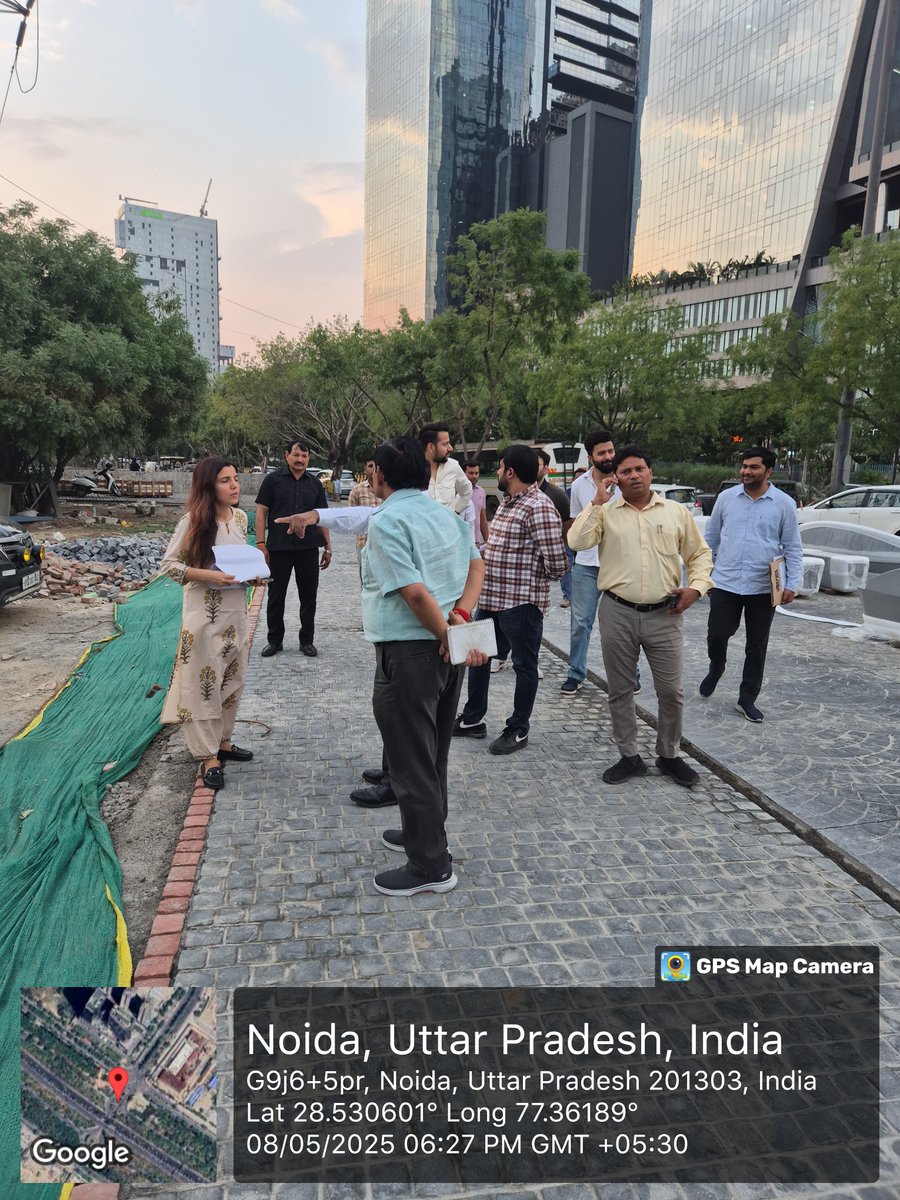 noida_authority's tweet photo. आज, दिनांक 08.05.2025 को नौएडा प्राधिकरण के विशेष कार्यकारी अधिकारी श्री महेंद्र प्रसाद जी के द्वारा सैक्टर 98 में निर्माणाधीन कियोस्क कार्य का निरीक्षण किया गया। निरीक्षण के दौरान कार्य की गुणवत्ता और प्रगति की समीक्षा की गई।
#NoidaAuthority
#SmartNoida
#InfrastructureDevelopment
#PublicWelfare
#KioskProject