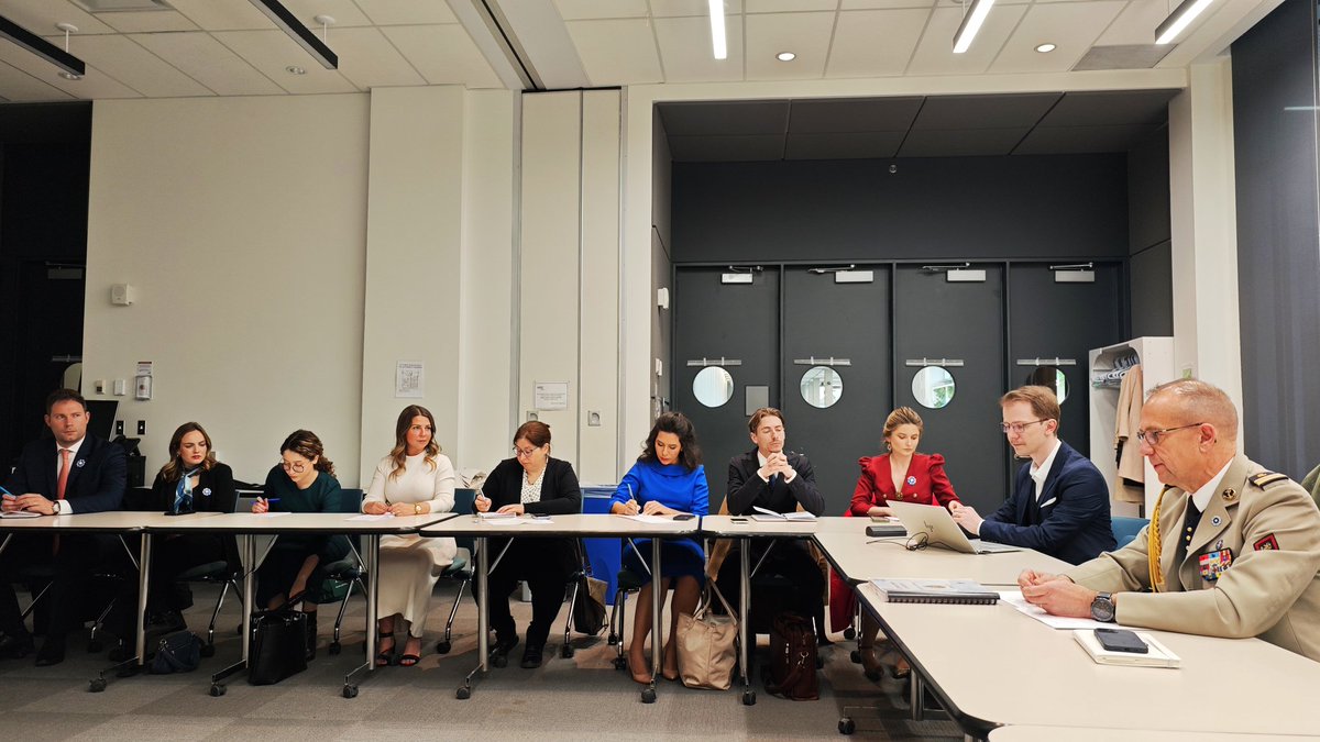 Les Personnalités d'avenir France-Canada sur les enjeux de Défense et de diplomatie ont abordé les défis militaires et capacitaires #CanadaFrance dans l'optique de renforcer notre autonomie stratégique, à l'heure où les dividendes de la paix s'épuisent &amp; que les menaces grondent.