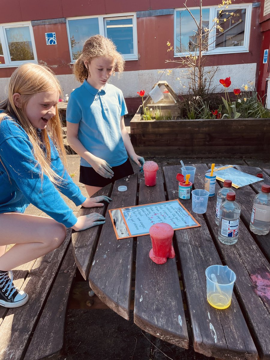 AddiewellPS's tweet image. Our Young STEM Leaders had a very messy time trying out some activities for Primary 1 - thank goodness for the sunshine so we could take our science outside!