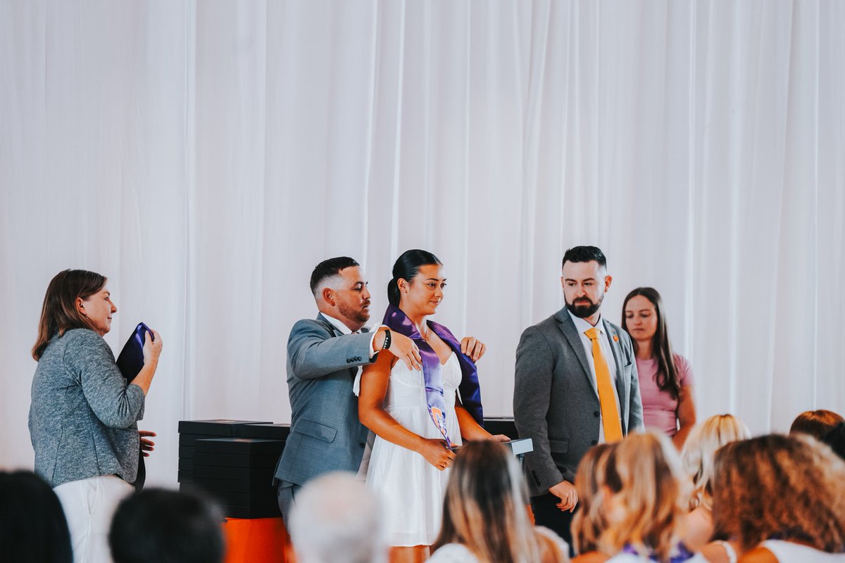 ClemsonWTennis's tweet image. Stole received 🥹
So proud of our grad Sophia Hatton 🫶
#OB
