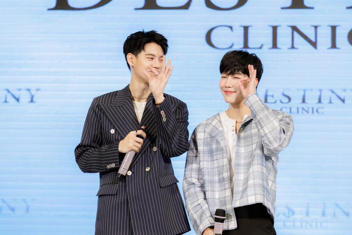 TheoryofYinWar's tweet photo. 📸✨ ภาพบรรยากาศภายในงานมหกรรมผิวสวยครั้งยิ่งใหญ่ จาก Destiny Clinic สุดฟินจัดเต็ม! กับ "หยิ่น-วอร์“ ที่มาเสิร์ฟโมเมนต์น่ารักๆ ให้ชาวเซ็นสามได้ฟินกัน 🥰
#CentralRama3 #DestinyClinicYinWar #Friendsofdestinyclinic
#หยิ่นวอร์ #yinyin_anw @yinyin_anw #warwanarat @warwanarat https://t.co/XAToRTnjyD