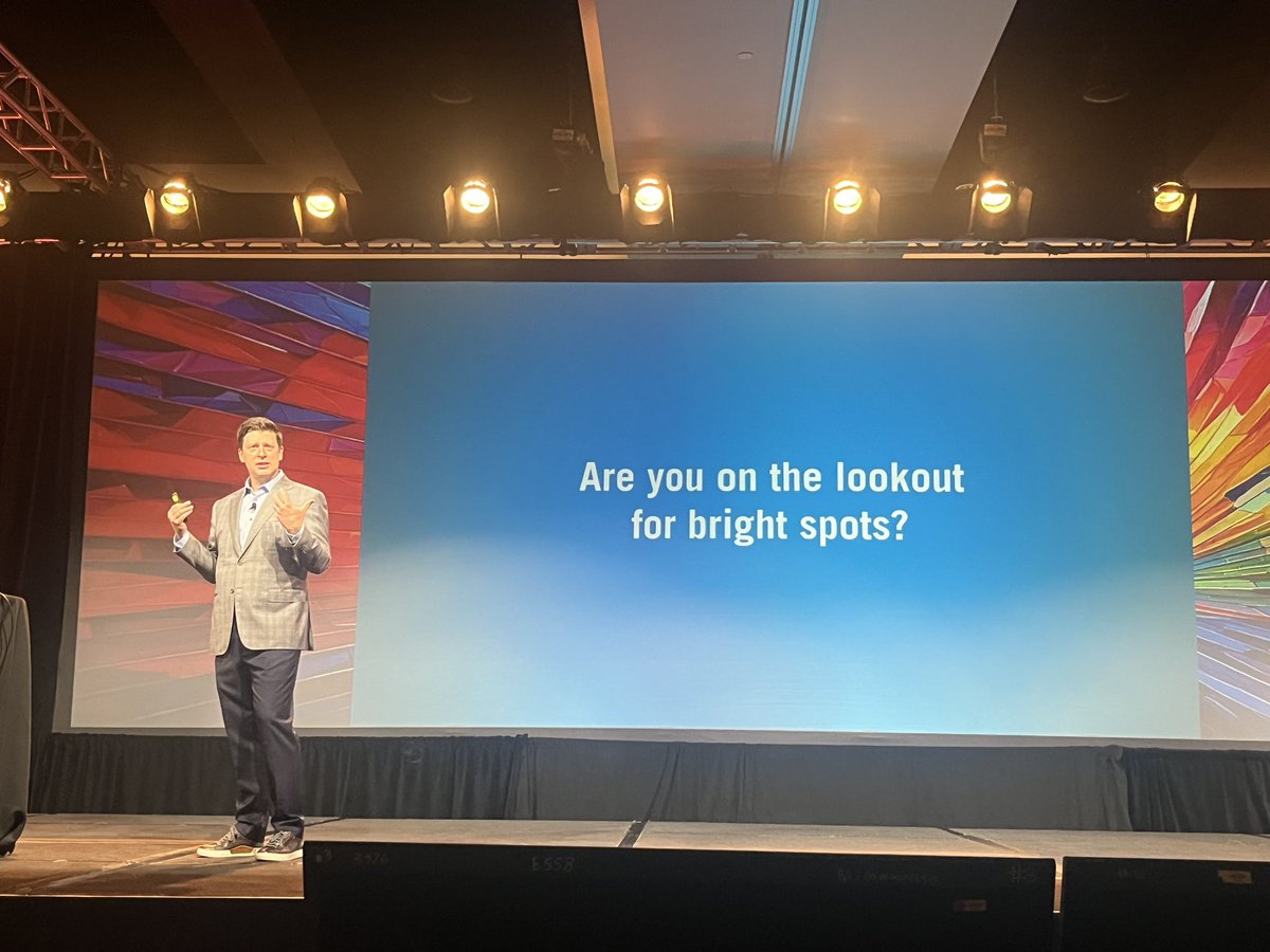 Dan Heath: figure out in your business what is going right, and then seek to emulate that in troubled areas. Most leaders focus on the problems, rather than what’s going right. #2025EEF #WPOEntrepreneurialExcellence Forum