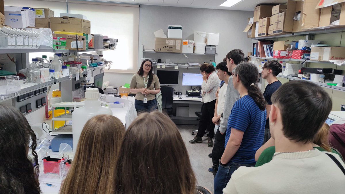 Josep Carreras Leukaemia Research Institute (IJC) (@carrerasijc) on Twitter photo 🎒🔬 Dijous d’#InstiCiència a l’IJC!
La investigadora Irene Fernández i el <a href="/vaquerolab/">Chromatin biology Lab</a> 👩🔬🧑🔬 han acompanyat els alumnes de biología de 1r de Batxillerat de l’<a href="/InstitutGoya/">Institut Fco de Goya</a> a aventurar-se en l’apassionant món de la recerca 😍
Impulsem les vocacions i carreres científiques 🚀 🎒🔬 Dijous d’#InstiCiència a l’IJC!
La investigadora Irene Fernández i el <a href="/vaquerolab/">Chromatin biology Lab</a> 👩🔬🧑🔬 han acompanyat els alumnes de biología de 1r de Batxillerat de l’<a href="/InstitutGoya/">Institut Fco de Goya</a> a aventurar-se en l’apassionant món de la recerca 😍
Impulsem les vocacions i carreres científiques 🚀