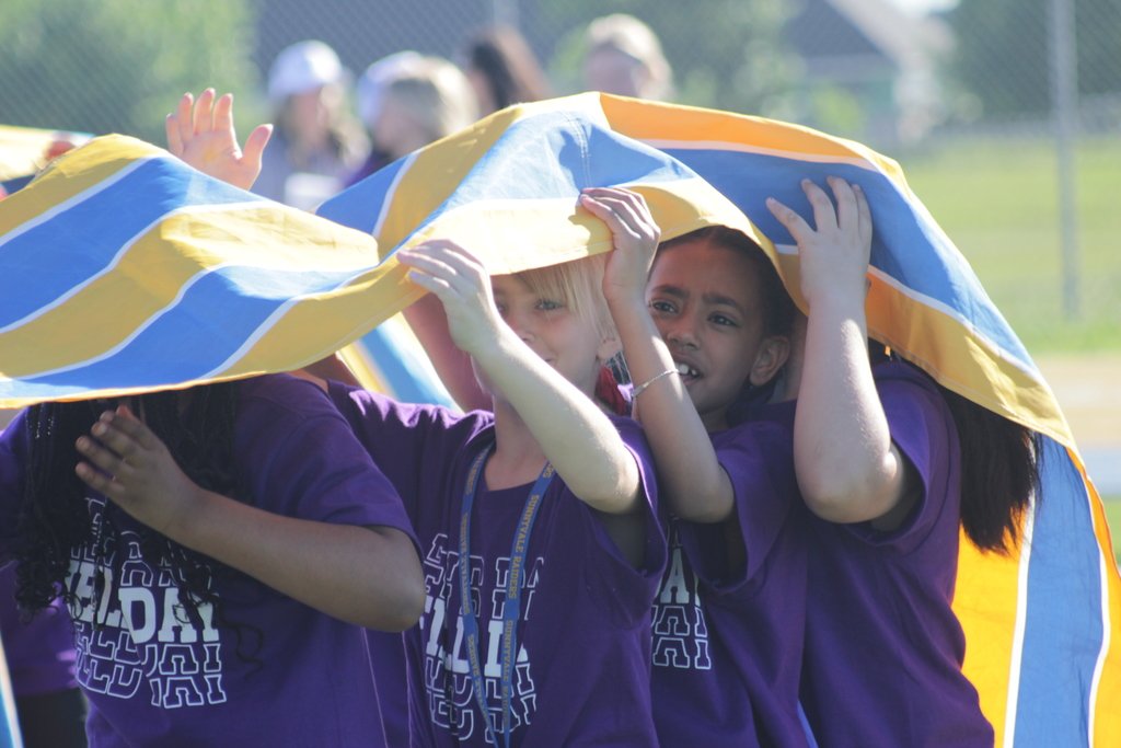 SES  had an amazing Field Day filled with fun and friendly competition! Our elementary students raced, slid, balanced eggs on spoons, and pulled together in tug of war battles. What a perfect day of teamwork, laughter, and outdoor fun! #SunnyvaleISD #RaidersRise