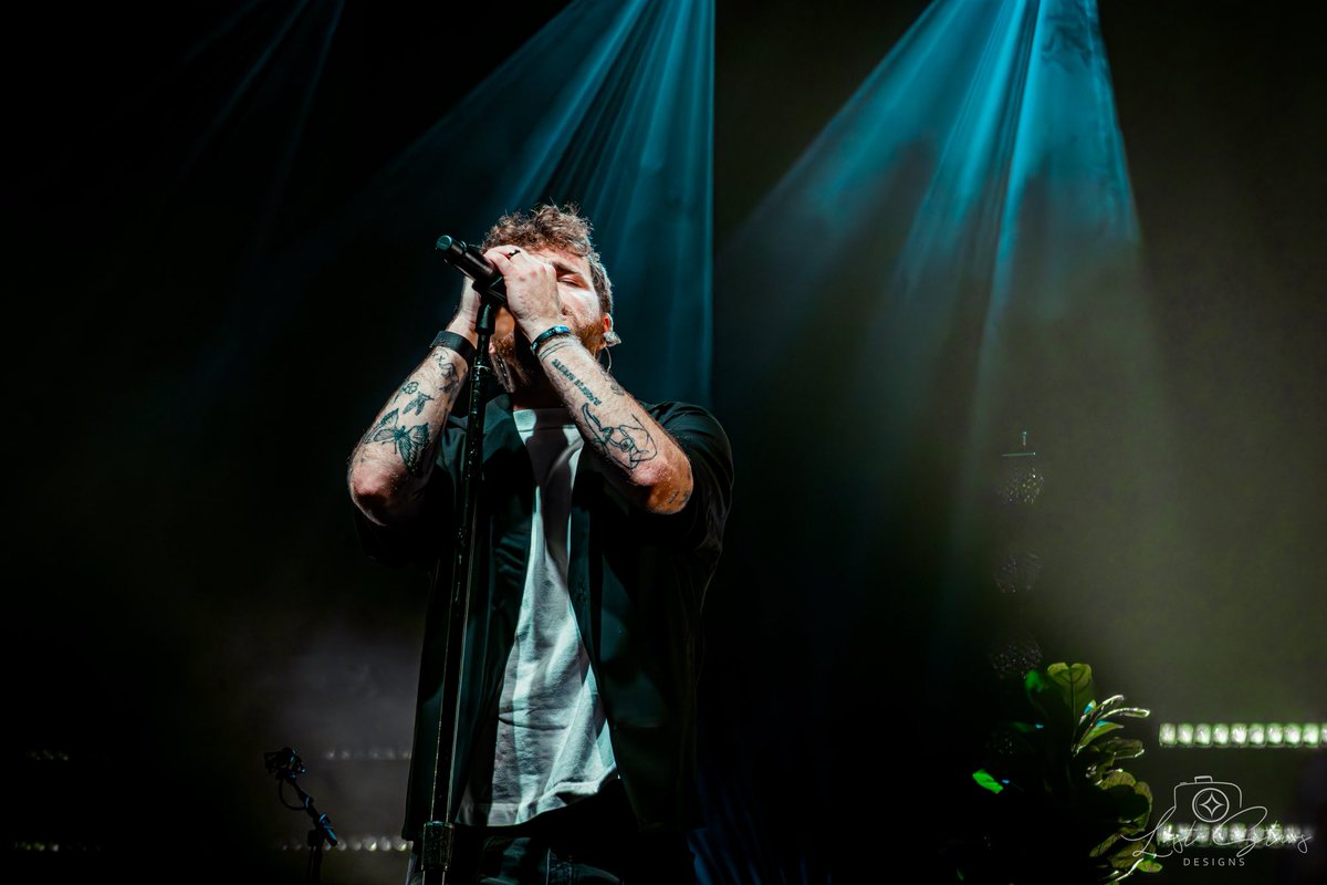LostStarsDesign's tweet image. Alex Warren in Boston 2025. #CheaperthenTherapyTour #AlexWarren #ConcertPhotography #AlexWarrenTour  @alexwaarren