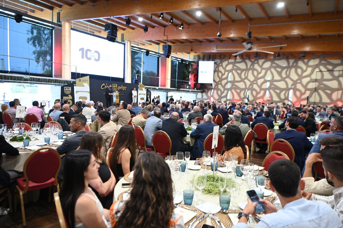 La <a href="/ffrm_es/">FFRM</a> cumple cien años de éxitos a través de una labor deportiva y social que prestigia a la #RegióndeMurcia.

Todo ello gracias al trabajo de los clubes, entrenadores, árbitros, jugadores y, en especial, de su presidente José Miguel Monje Carrillo.

Enhorabuena a todos.