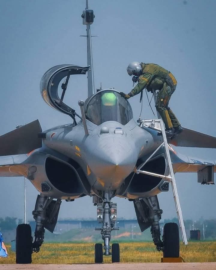 भारत की विजय हो !
हर वीर की रक्षा करे भगवान 👏
#जयहिन्द
#IndianArmy