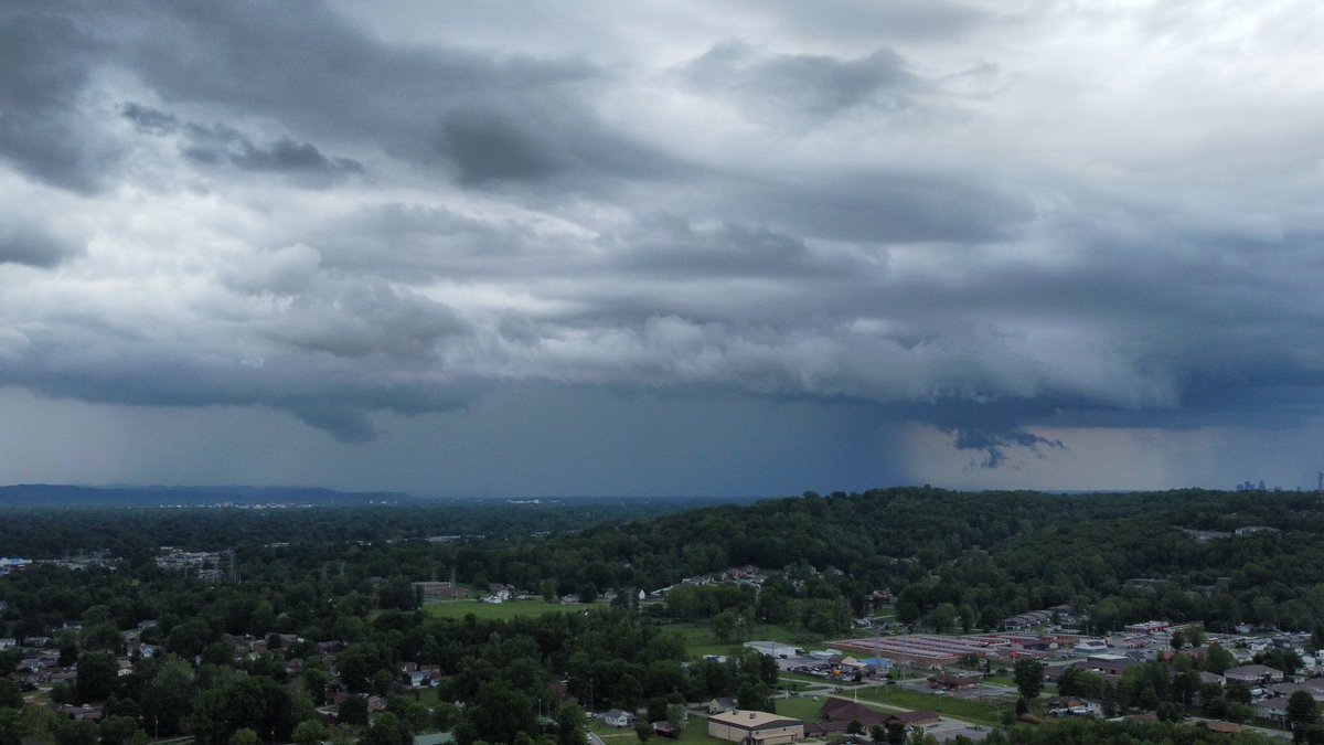 CrackTheCodeTwt's tweet image. Progression on the storm north of Louisville @NWSLouisville