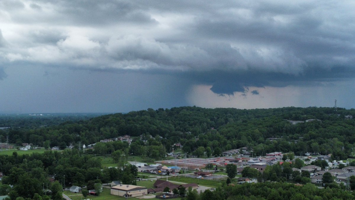 CrackTheCodeTwt's tweet image. Progression on the storm north of Louisville @NWSLouisville