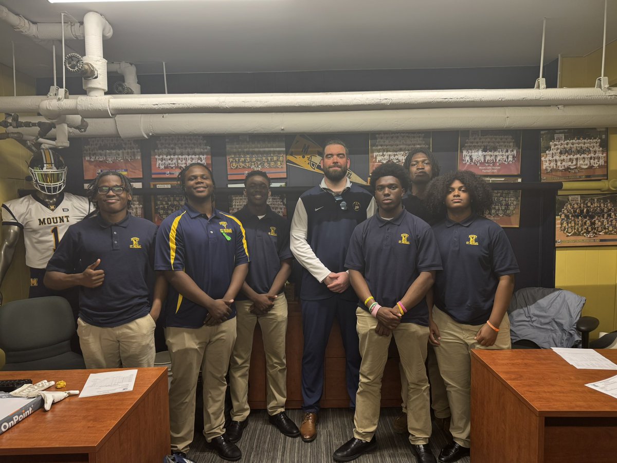 ThisisCoachHolt's tweet photo. Thank you @CoachCGD and @PaceUFootball for stopping by @MountToday to speak with out student-athletes.

Good luck this season!! https://t.co/IsTkOmj9UT