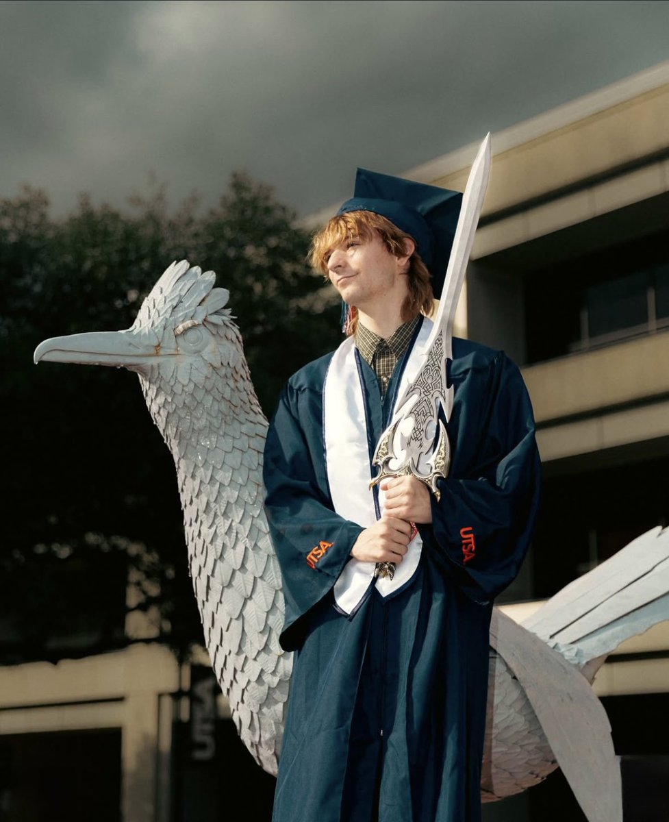 UTSAAlumni's tweet image. #UTSAGrad25 - We’re so excited that you conquered your last day of classes! We can’t wait to watch your academic journey come to a close, and your Alumni story begin. 🗡️🎓