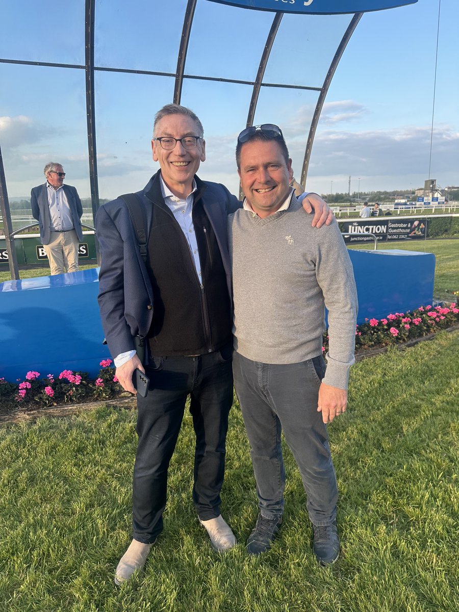 FaheyBer's tweet image. Chosen Comrade wins on her first outing for the yard …. but it’s all about these 2! Wishing ⁦@bayoffreedom⁩ the very best of luck with his ‘very aptly named’ filly  ⁦⁦@tipperaryraces⁩