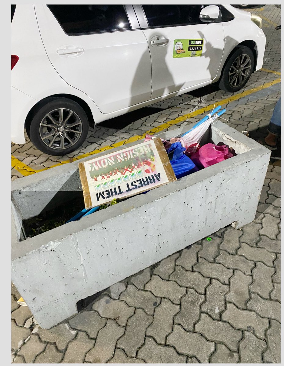 Kalhukoe's tweet photo. Muzaaharaa chokun gossa carnivaa sarahadha banner tha jahaafa SiyaaC baigandu filaavee https://t.co/c5i5hZ1U2H