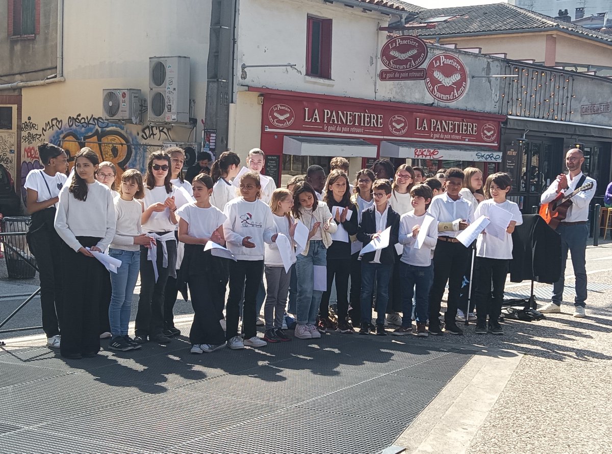 N Olivier 🎸🎬 (@_nico_olivier_) on Twitter photo La chorale école/collège de la Sainte-Famille des Minimes a été honorée de participer à la cérémonie des 80 ans de la commémoration du 8 mai 1945 aux minimes en présence de la mairesse Cécile Dufraisse <a href="/DufraisseCcile1/">Cécile DUFRAISSE</a> ! <a href="/actoulouse/">Académie de Toulouse</a> <a href="/NellyVigne/">Nelly Vigne</a> <a href="/jscambonpro/">Jean-Sébastien Cambon</a> <a href="/MusiqueToulouse/">Education musicale - Toulouse</a> La chorale école/collège de la Sainte-Famille des Minimes a été honorée de participer à la cérémonie des 80 ans de la commémoration du 8 mai 1945 aux minimes en présence de la mairesse Cécile Dufraisse <a href="/DufraisseCcile1/">Cécile DUFRAISSE</a> ! <a href="/actoulouse/">Académie de Toulouse</a> <a href="/NellyVigne/">Nelly Vigne</a> <a href="/jscambonpro/">Jean-Sébastien Cambon</a> <a href="/MusiqueToulouse/">Education musicale - Toulouse</a>