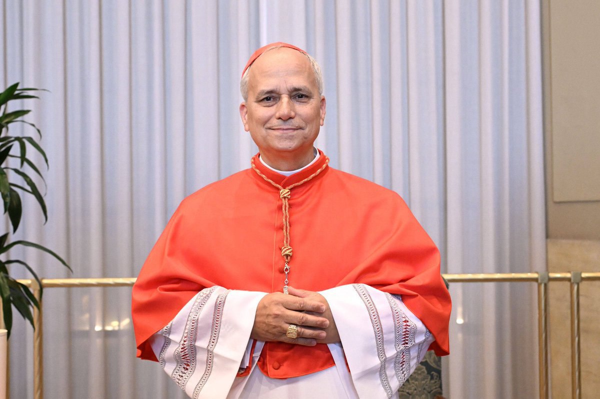 Robert Prevost (Chicago, 1955), American cardinal, is the new Pope. He will be Leo XIV.
He was a missionary in Peru. He speaks perfect Spanish.
