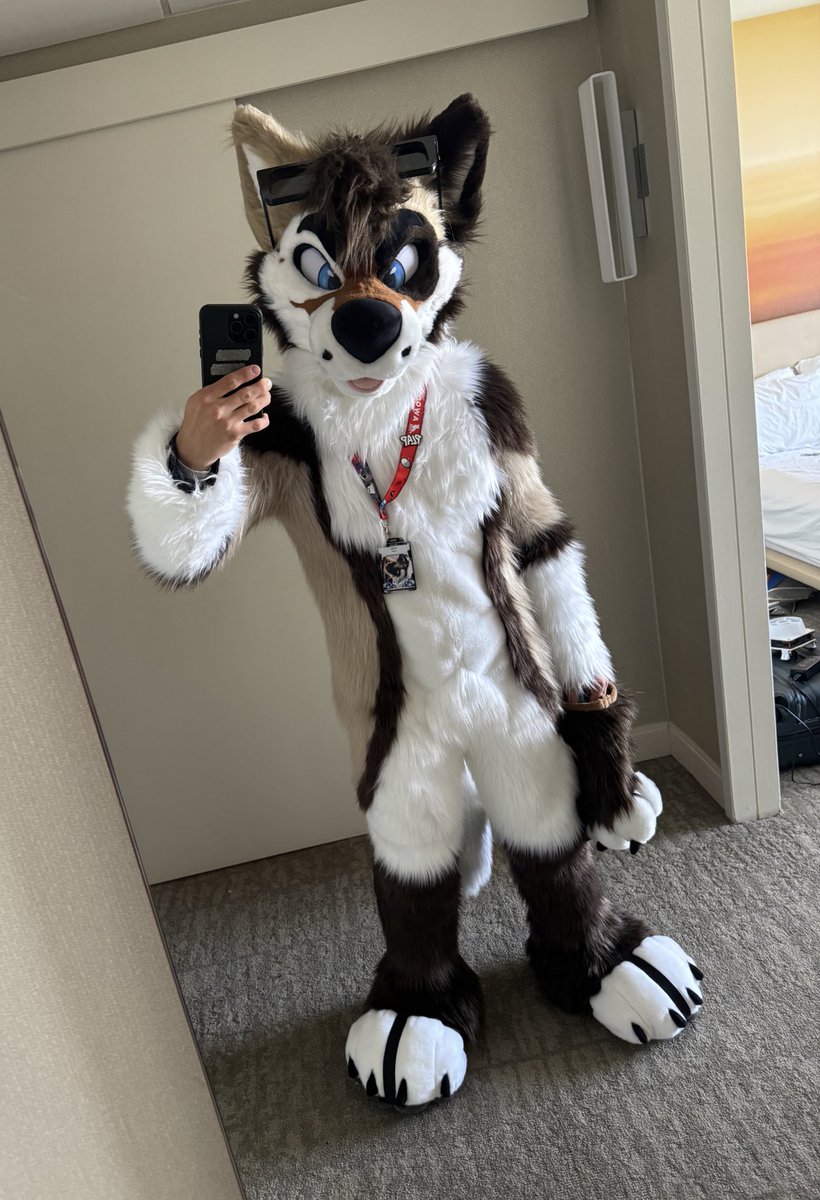 Suiting in the lobby - come say hi!:3
#FWA2025