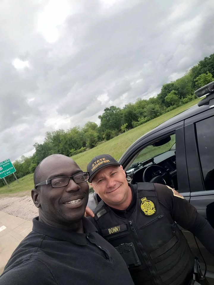 OK Highway Patrol/DPS (@ohpdps) on Twitter photo Thank you Timothy Anderson for the nice message about Trooper Chris Bonny #270! We're glad he was able to help.
"I'd like to give a shout out to everyone patrolling the Oklahoma highways. I want to give a big thanks to Officer Chris Bonny for helping with a flat tire today." Thank you Timothy Anderson for the nice message about Trooper Chris Bonny #270! We're glad he was able to help.
"I'd like to give a shout out to everyone patrolling the Oklahoma highways. I want to give a big thanks to Officer Chris Bonny for helping with a flat tire today."