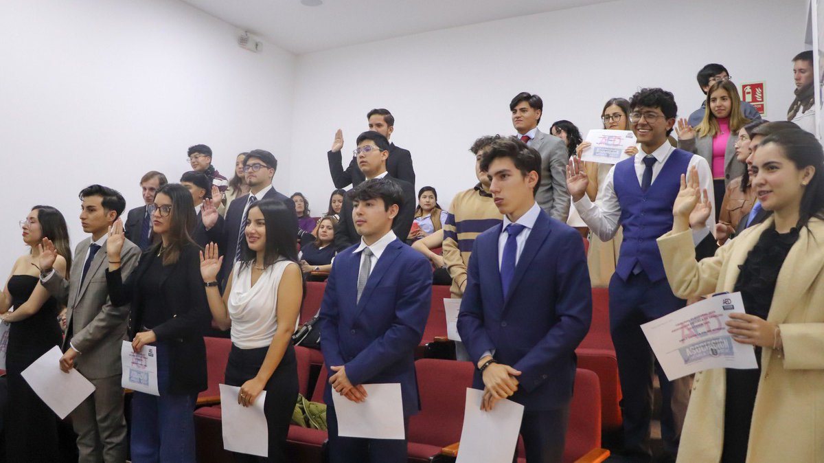 Felicitaciones a Mateo Villalva, Jodaris Carate y al equipo de Lux Iuris por asumir la directiva de la AED. Celebro su compromiso con la participación estudiantil. ¡Cuentan con todo mi respaldo y les deseo una gran gestión!

#LiderazgoEstudiantil #UIDE #EscuelaDeDerecho #LuxIuris